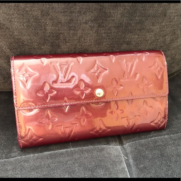 Louis Vuitton Handbags - Authentic Louis Vuitton sarah Vernis purple wallet